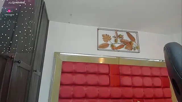 Snapshot of FaloonRoussel chatting on 10, 11, 2025 FaloonRoussel online show from 10, 11, 2025