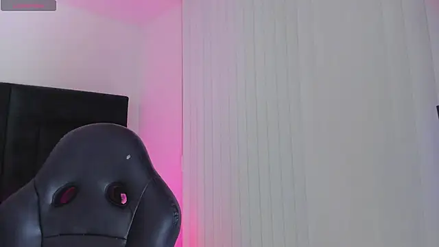 Snapshot of FaloonRoussel chatting on 23, 11, 2025 FaloonRoussel online show from 23, 11, 2025