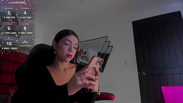 Snapshot of FaloonRoussel chatting on 3, 12, 2025 FaloonRoussel online show from 3, 12, 2025