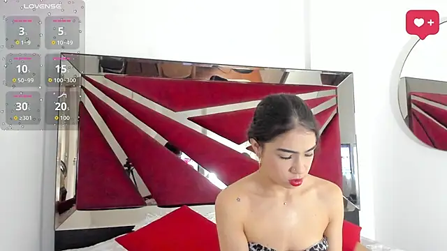 Snapshot of FaloonRoussel chatting on 9, 7, 2026 FaloonRoussel online show from 9, 7, 2026