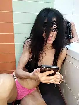 EmySkinny85 online show from 24, 2, 2025