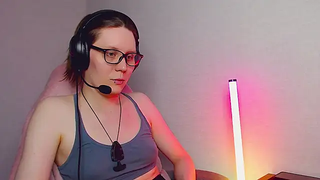 tracy cooper online show from 25, 2, 2025