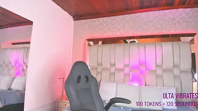 Snapshot of AngelineHeet chatting on 8, 1, 2025 AngelineHeet online show from 8, 1, 2025