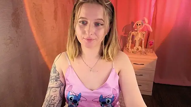 Snapshot of CuteLilyLove chatting on 28, 4, 2026 CuteLilyLove online show from 28, 4, 2026