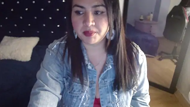 Snapshot of lucianaa_25 chatting on 10, 12, 2024 lucianaa 25 online show from 10, 12, 2024