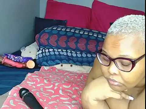 Snapshot of fatafricanqueen chatting on 26, 6, 2026 fatafricanqueen online show from 26, 6, 2026