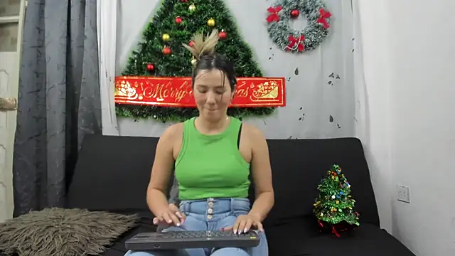 Snapshot of merlinaadams_ chatting on 16, 12, 2024 merlinaadams online show from 16, 12, 2024