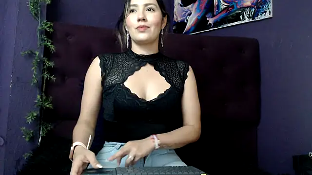 Snapshot of merlinaadams_ chatting on 22, 2, 2025 merlinaadams online show from 22, 2, 2025