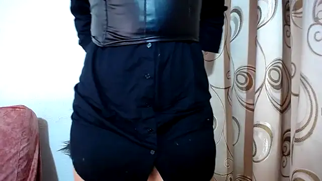 Snapshot of merlinaadams_ chatting on 8, 3, 2025 merlinaadams online show from 8, 3, 2025