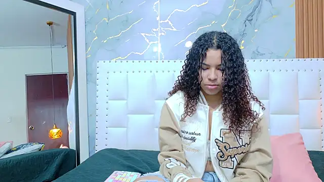 littleebonny online show from 10, 10, 2025