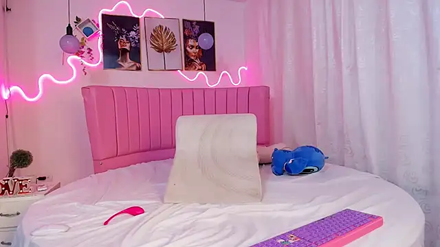 Snapshot of Azul_horney chatting on 13, 2, 2025 Azul horney online show from 13, 2, 2025