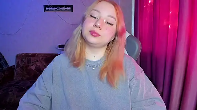 Snapshot of Milafoxxxy chatting on 9, 10, 2025 Milafoxxxy online show from 9, 10, 2025