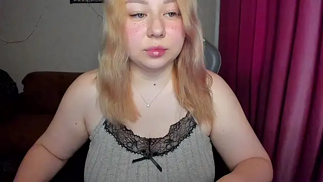 Snapshot of Milafoxxxy chatting on 20, 10, 2025 Milafoxxxy online show from 20, 10, 2025