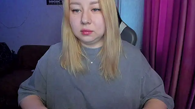 Snapshot of Milafoxxxy chatting on 11, 11, 2025 Milafoxxxy online show from 11, 11, 2025