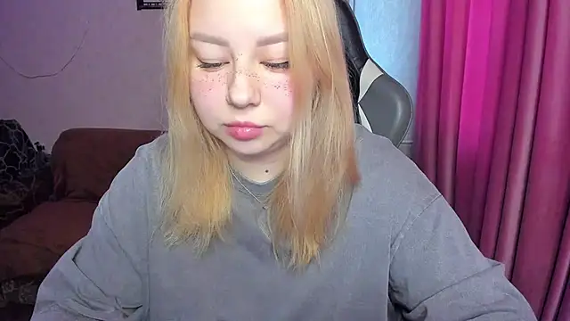 Snapshot of Milafoxxxy chatting on 12, 11, 2025 Milafoxxxy online show from 12, 11, 2025