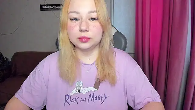 Snapshot of Milafoxxxy chatting on 13, 11, 2025 Milafoxxxy online show from 13, 11, 2025