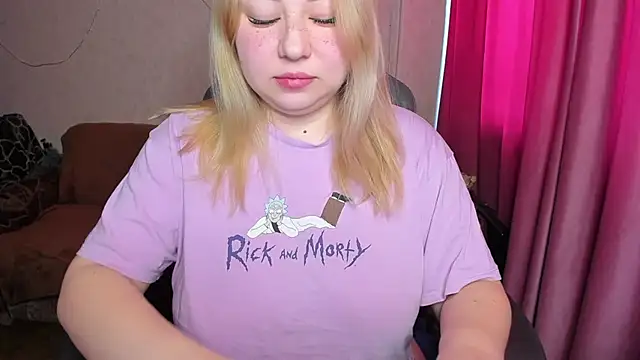 Snapshot of Milafoxxxy chatting on 17, 11, 2025 Milafoxxxy online show from 17, 11, 2025