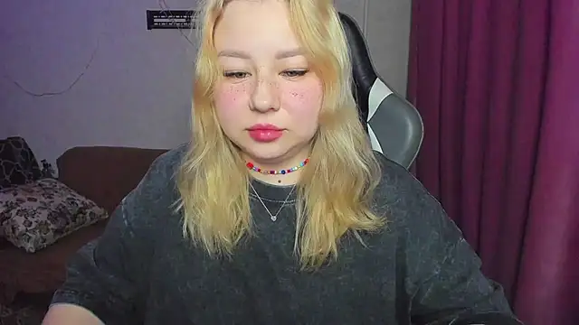 Snapshot of Milafoxxxy chatting on 24, 11, 2025 Milafoxxxy online show from 24, 11, 2025