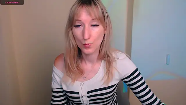 Snapshot of AmandaSell chatting on 24, 7, 2026 AmandaSell online show from 24, 7, 2026