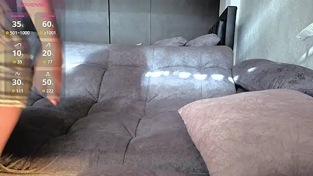 Snapshot of AnyElish chatting on 13, 12, 2025 AnyElish online show from 13, 12, 2025