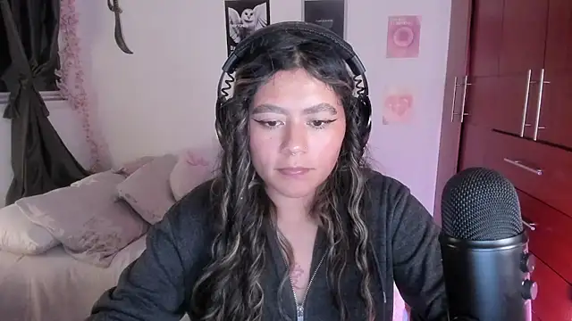 StephaniFox online show from 18, 12, 2025