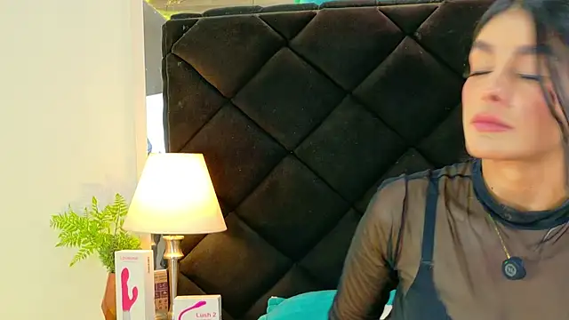 Snapshot of Holly_Brensonexx_ chatting on 20, 12, 2025 Holly Brensonexx online show from 20, 12, 2025