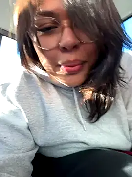 miacanela xo online show from 21, 10, 2025