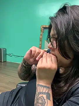 miacanela xo online show from 15, 4, 2026