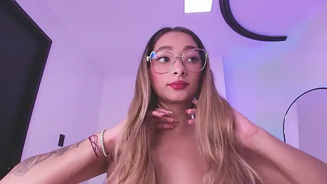 Snapshot of vale_ross_ chatting on 6, 2, 2026 vale ross online show from 6, 2, 2026