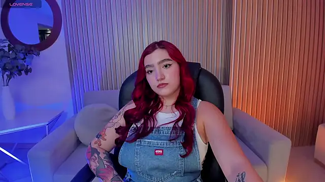 Snapshot of ViolettCastel chatting on 28, 2, 2025 ViolettCastel online show from 28, 2, 2025