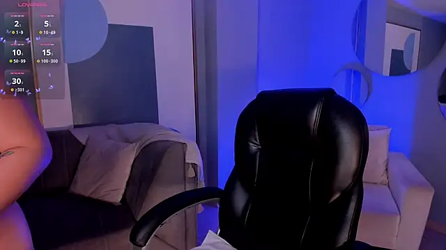 Snapshot of ViolettCastel chatting on 8, 3, 2025 ViolettCastel online show from 8, 3, 2025