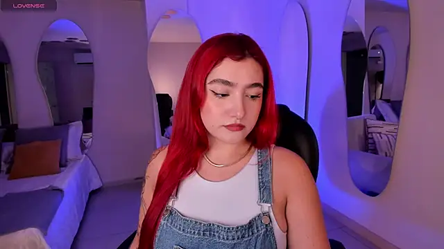 Snapshot of ViolettCastel chatting on 1, 10, 2025 ViolettCastel online show from 1, 10, 2025