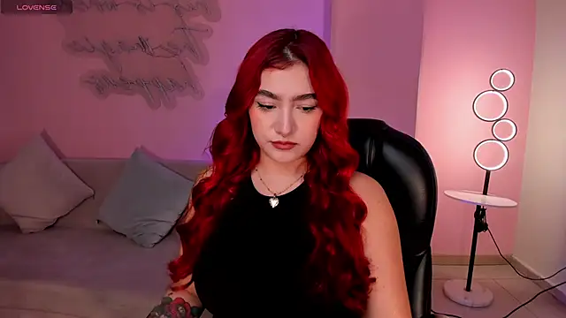Snapshot of ViolettCastel chatting on 6, 10, 2025 ViolettCastel online show from 6, 10, 2025