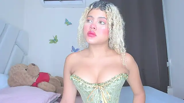 sofiacastillo01 online show from 11, 4, 2026