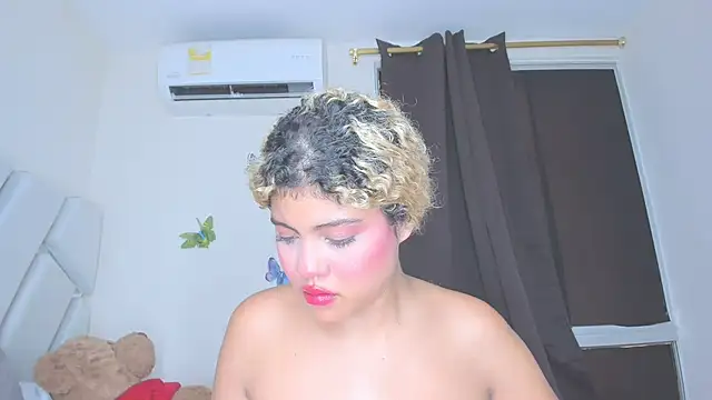 sofiacastillo01 online show from 19, 4, 2026