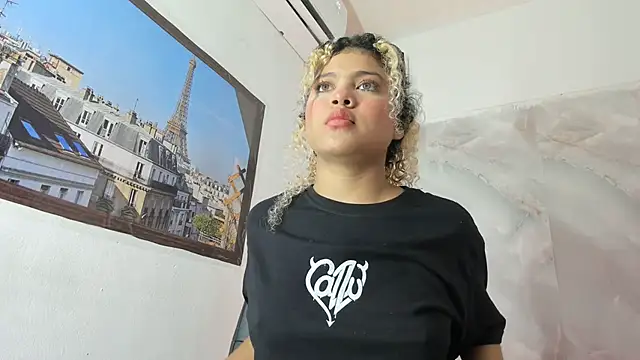 sofiacastillo01 online show from 12, 5, 2026