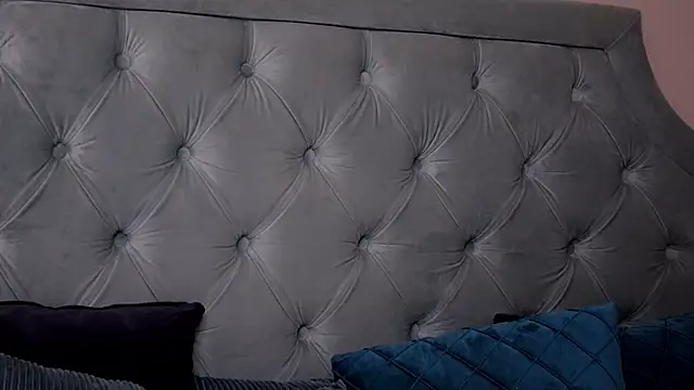 LucyAddison online show from 23, 2, 2025