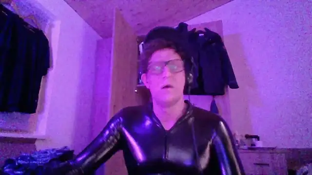 Bigthroaterboy online show from 2, 11, 2025