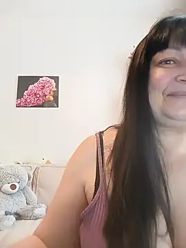 Snapshot of Women-pleasures chatting on 4, 2, 2026 Women-pleasures online show from 4, 2, 2026