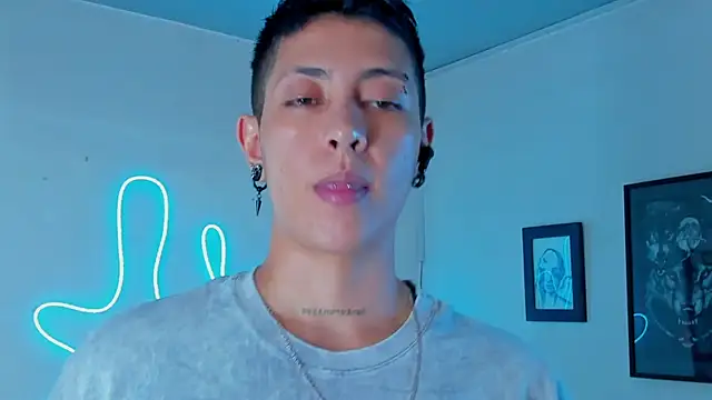 Snapshot of Aleja1214 chatting on 15, 9, 2025 Aleja1214 online show from 15, 9, 2025