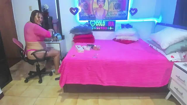 Snapshot of karenmilf_4 chatting on 5, 1, 2025 karenmilf 4 online show from 5, 1, 2025