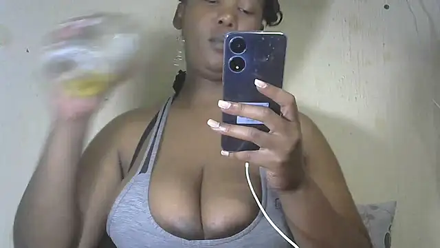 Snapshot of NippleMilkXx chatting on 26, 12, 2024 NippleMilkXx online show from 26, 12, 2024