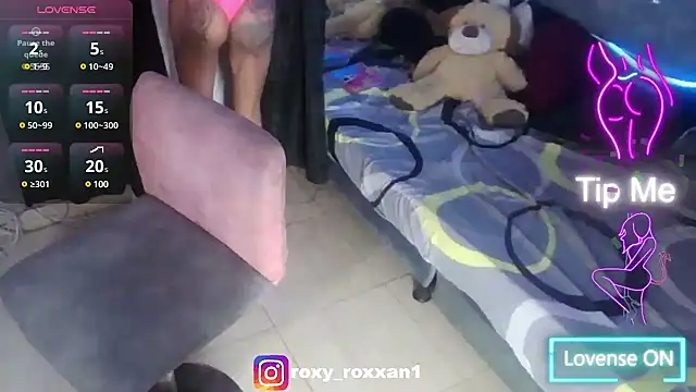 Snapshot of roxy_roxxan chatting on 17, 3, 2025 roxy roxxan online show from 17, 3, 2025