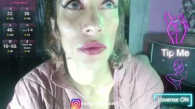 Snapshot of roxy_roxxan chatting on 17, 3, 2025 roxy roxxan online show from 17, 3, 2025