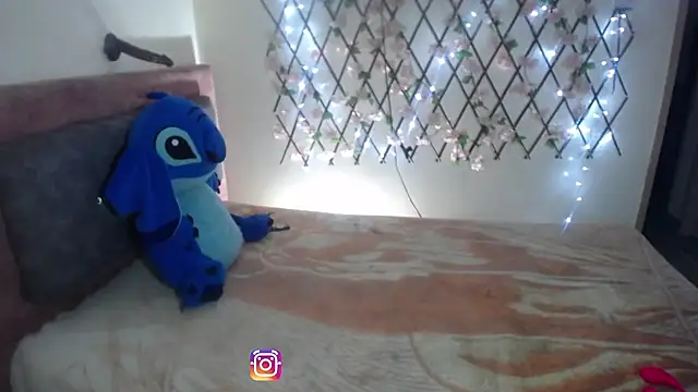 Snapshot of roxy_roxxan chatting on 15, 4, 2026 roxy roxxan online show from 15, 4, 2026