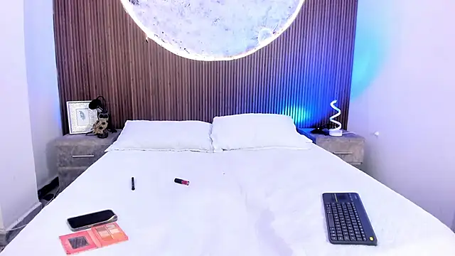 Snapshot of LaurenSnow chatting on 26, 2, 2026 LaurenSnow online show from 26, 2, 2026