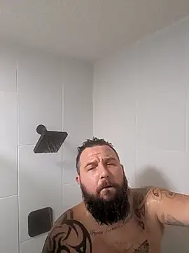 Snapshot of beardedbeasty86 chatting on 15, 10, 2025 beardedbeasty86 online show from 15, 10, 2025