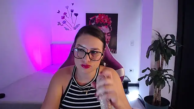 esmeraldaa230 online show from 12, 4, 2026