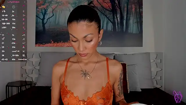 LunaRuso online show from 5, 2, 2025