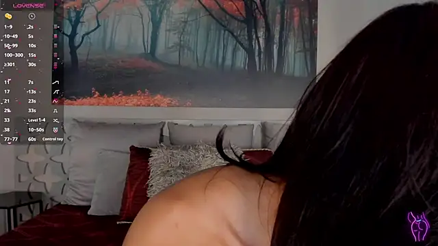 LunaRuso online show from 5, 3, 2025